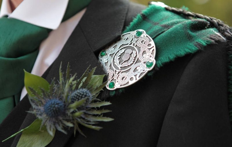 The Symbolism and Meaning Behind Plaid Brooch Designs